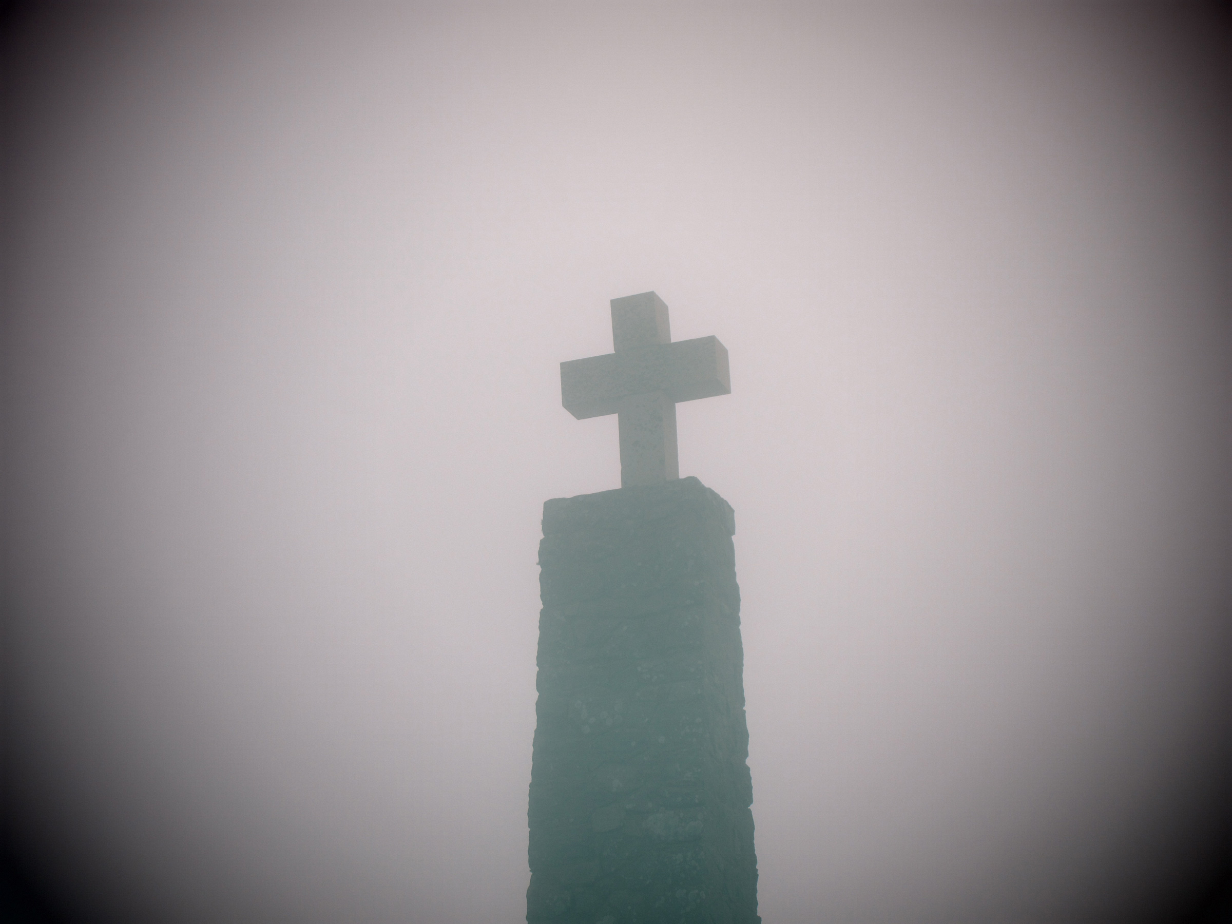 Kreuz im Nebel: Hier hilft keine Positionierung